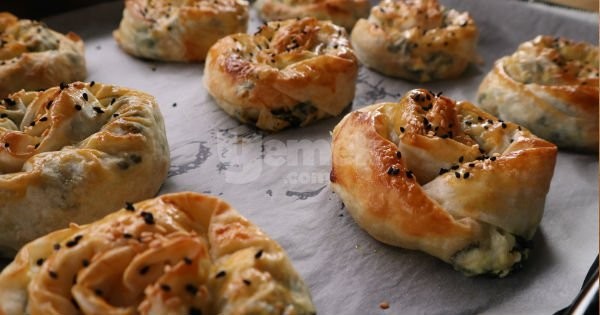 Ispanaklı Gül Böreği Nasıl Yapılır?